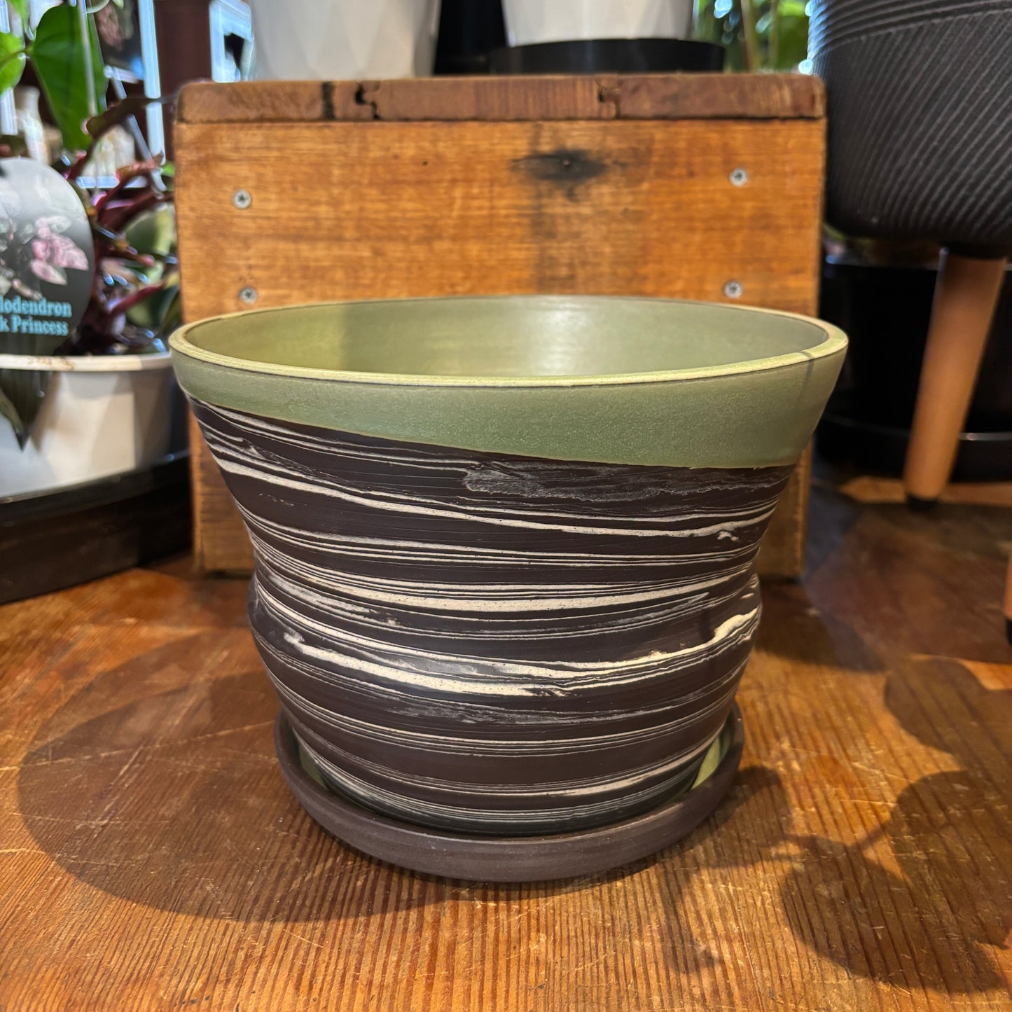TONiC Ceramics Marbled Vessel - Green Tea Crown