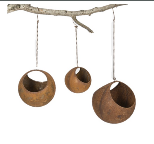 Hanging rusty ball Medium